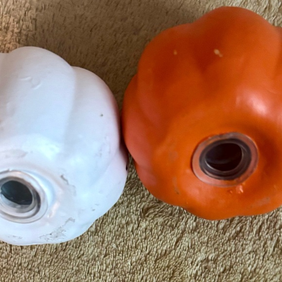 Orange and white ceramic salt and pepper shakers, NIB - Picture 4 of 4